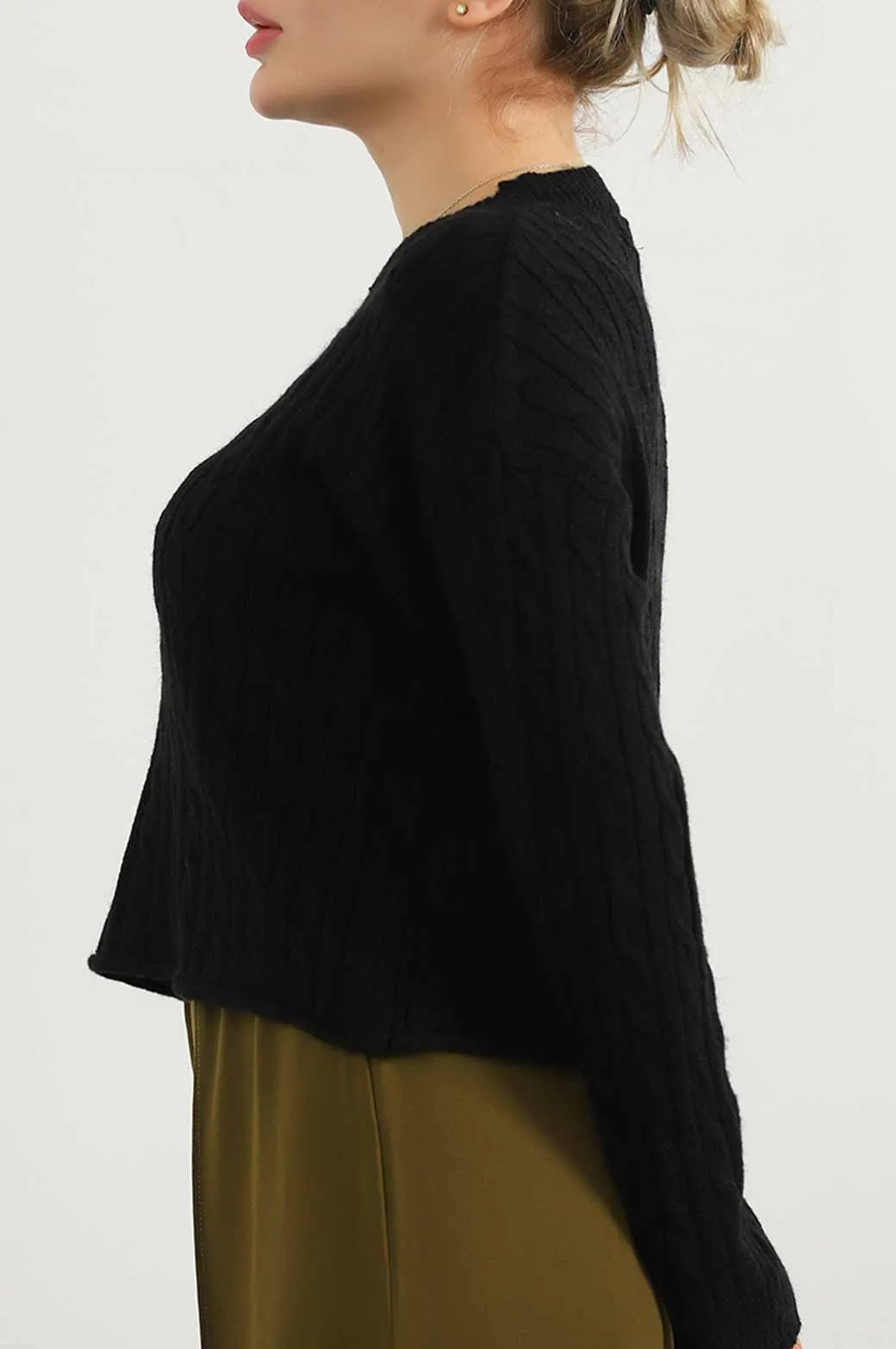 CABLE-KNIT CROPPED SWEATER
