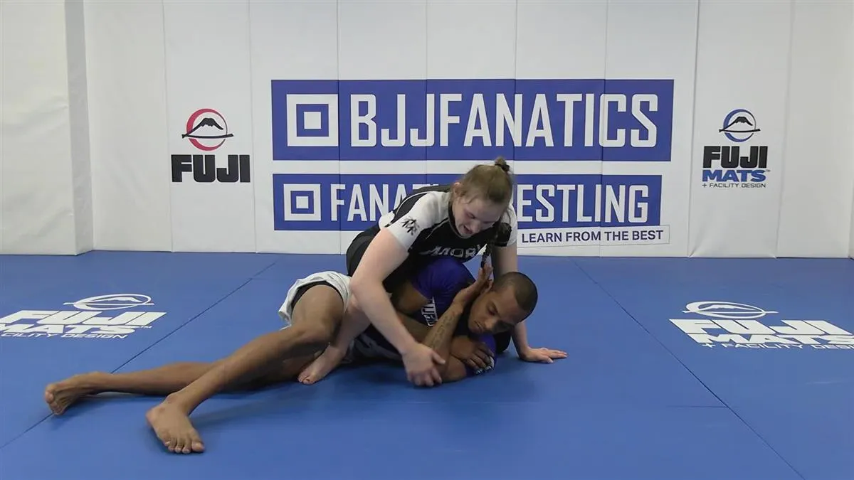 Dynamic Knee Slice Passing No Gi by Amy Campo