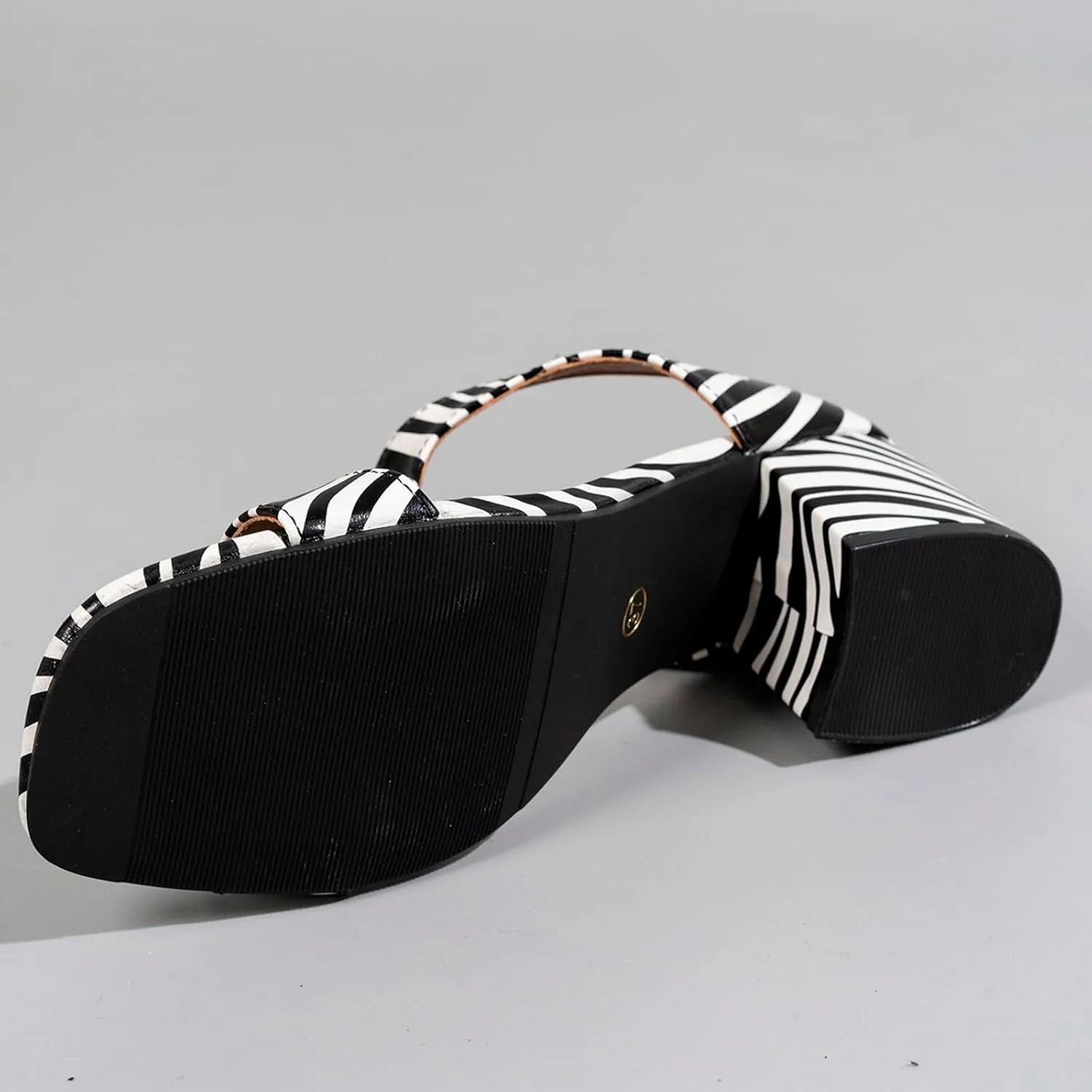 European Plus Size Fashionable Sexy Leopard Print Bag And Sandals Thick Heels High Heels Fish Closed Toe Slides Women
